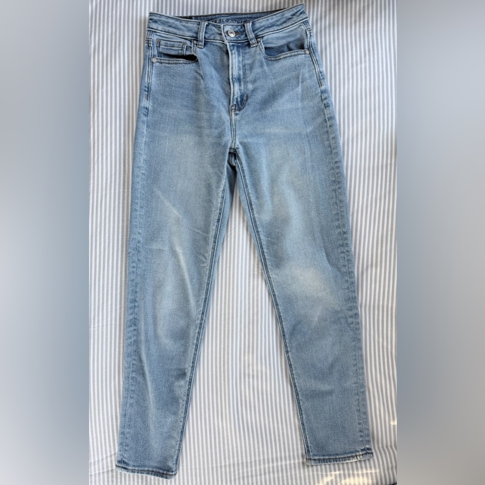 American Eagle Outfitters Mom Jean